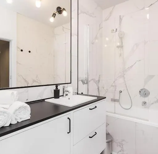 Appartement Golden - Luxury 2-bedroom, Mennica Residence&41 *