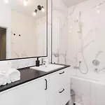 Golden - Luxury 2-bedroom, Mennica Residence&41 *