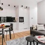 Golden - Luxury 2-bedroom, Mennica Residence&41 *