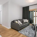 Golden - Luxury 2-bedroom, Mennica Residence&41 * 华沙