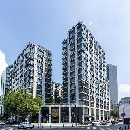 アパート Golden - Luxury 2-bedroom, Mennica Residence&41 ワルシャワ