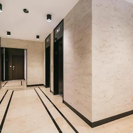 アパート Golden - Luxury 2-bedroom, Mennica Residence&41 ワルシャワ