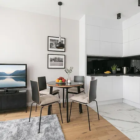 Golden - Luxury 2-bedroom, Mennica Residence&41 * Varsó