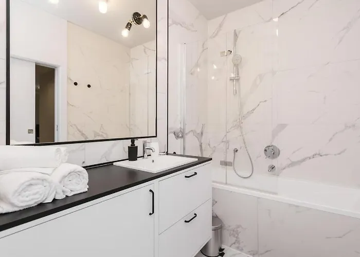 Golden - Luxury 2-bedroom, Mennica Residence&41 *