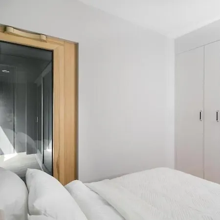 Golden - Luxury 2-bedroom, Mennica Residence&41 * Warszawa